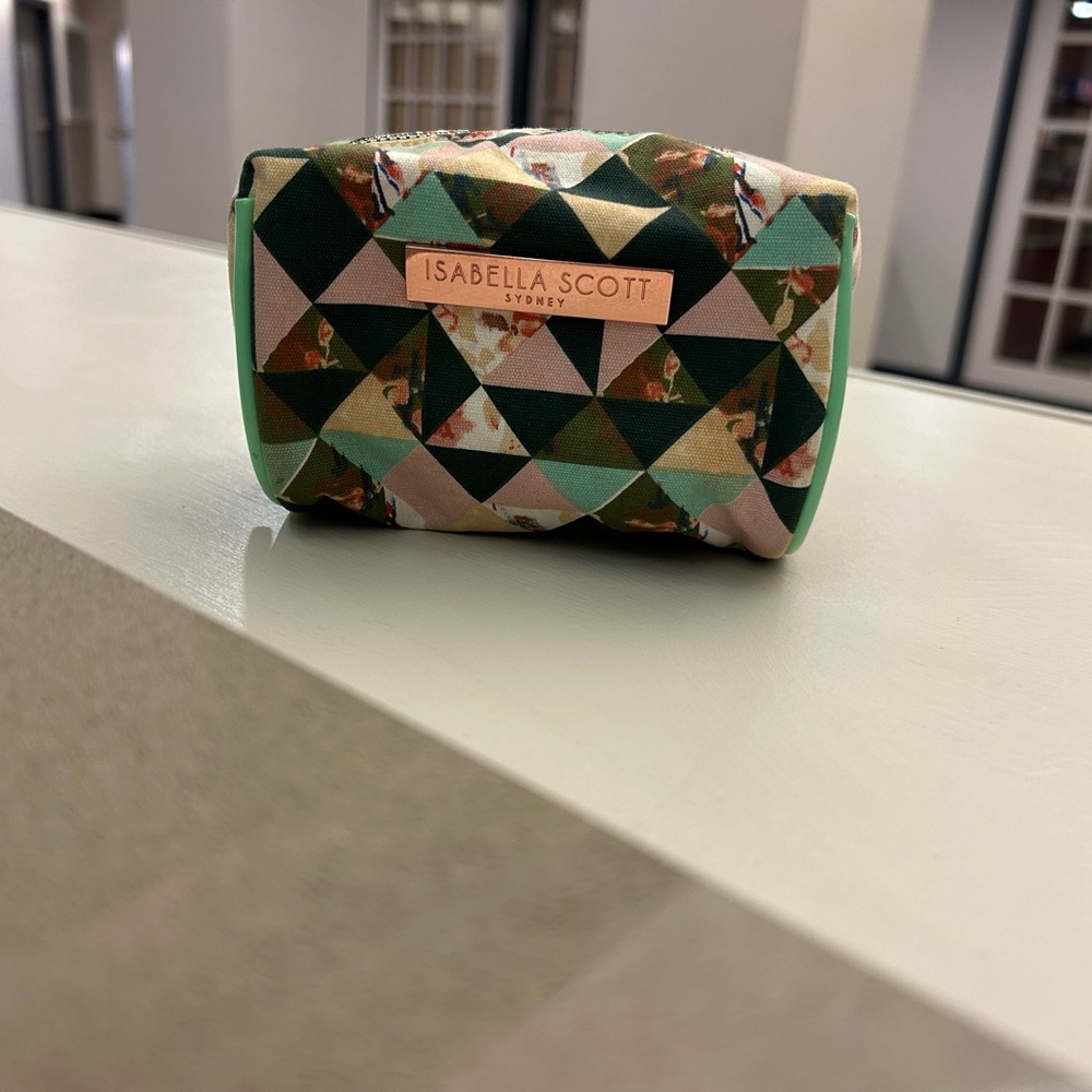 Isabella Scott Geometric Makeup Bag-perfect like new condition! Fashionable